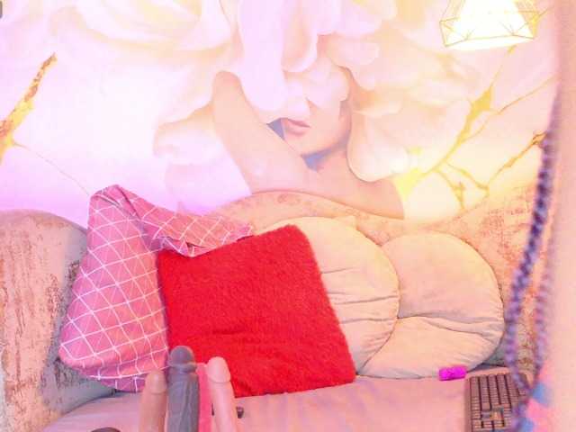 nylaroyale live cam on BongaCams