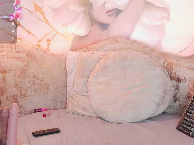 nylaroyale live cam on BongaCams