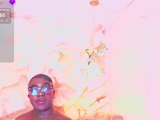 nylaroyale live cam on BongaCams