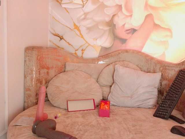 nylaroyale live cam on BongaCams