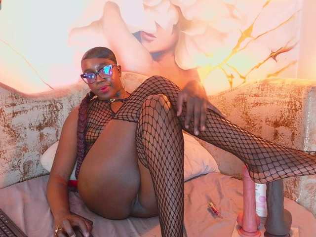 nylaroyale