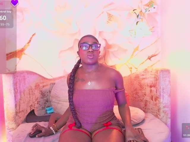 nylaroyale live cam on BongaCams