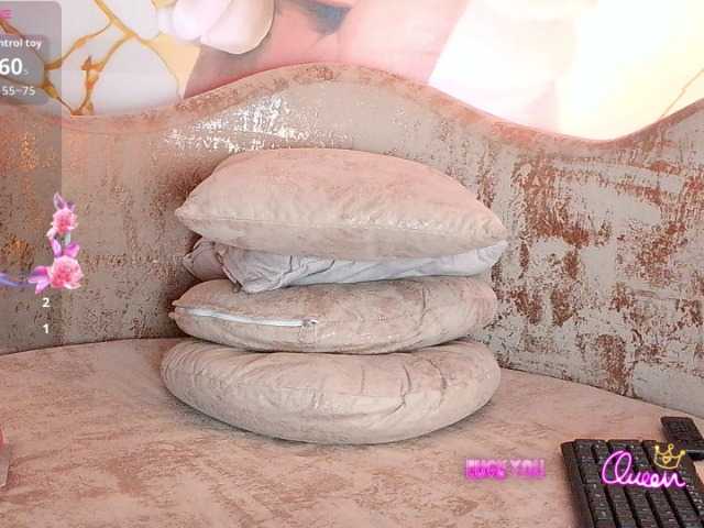 nylaroyale live cam on BongaCams