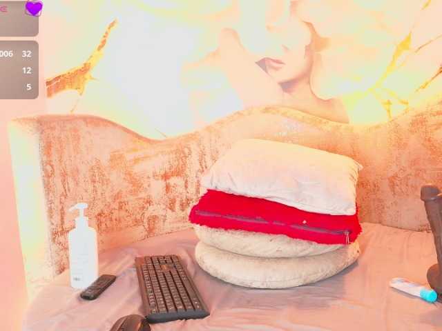 nylaroyale live cam on BongaCams
