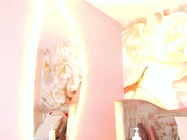 nylaroyale live cam on BongaCams