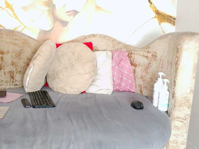 nylaroyale live cam on BongaCams