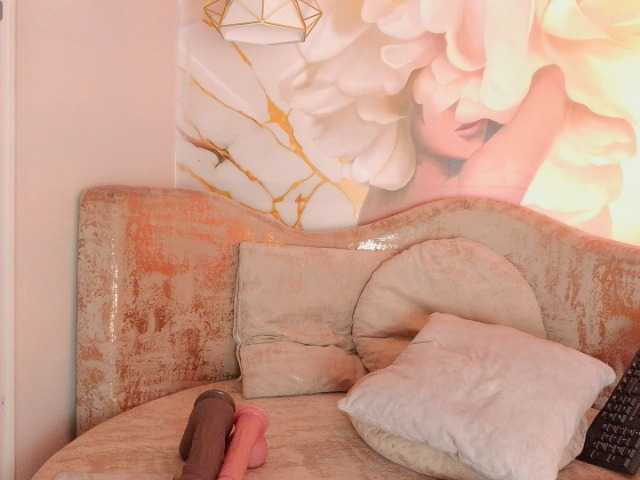 nylaroyale live cam on BongaCams