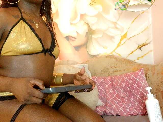 nylaroyale