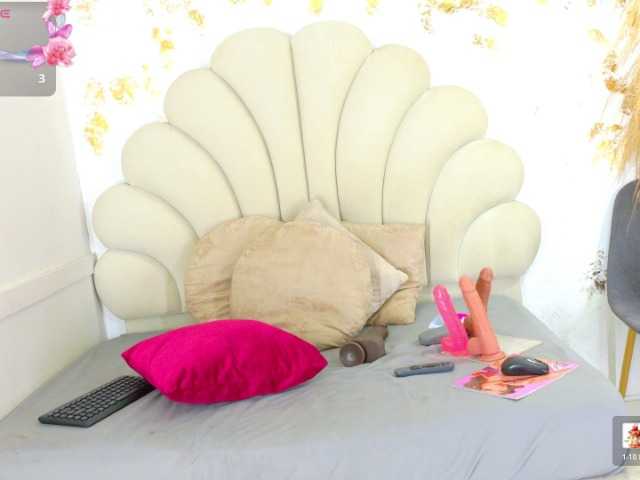nylaroyale live cam on BongaCams