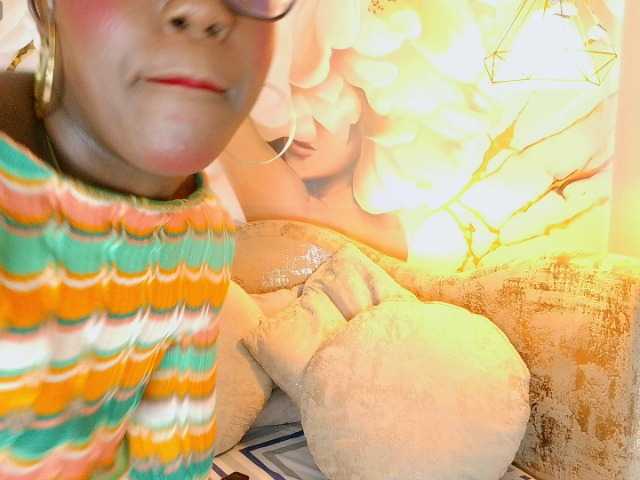 nylaroyale live cam on BongaCams