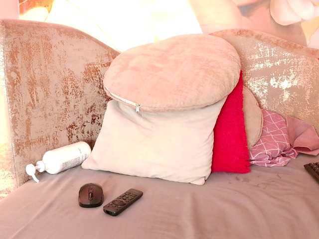 nylaroyale live cam on BongaCams