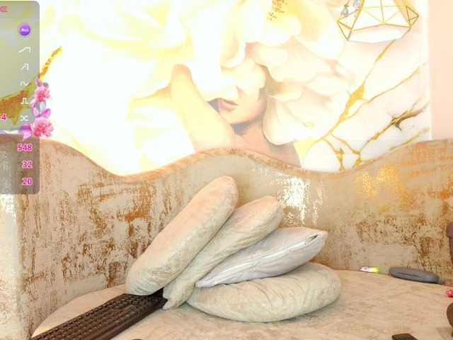 nylaroyale live cam on BongaCams