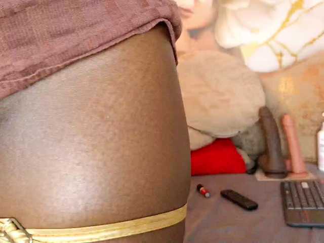 nylaroyale live cam on BongaCams