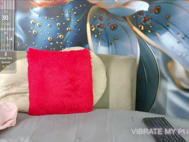 nylaroyale live cam on BongaCams