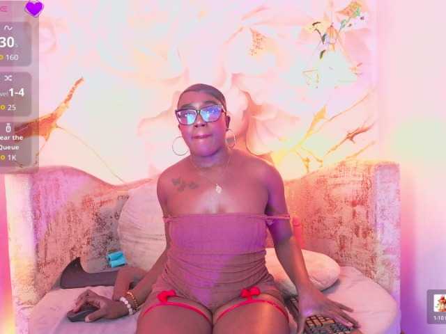 nylaroyale live cam on BongaCams