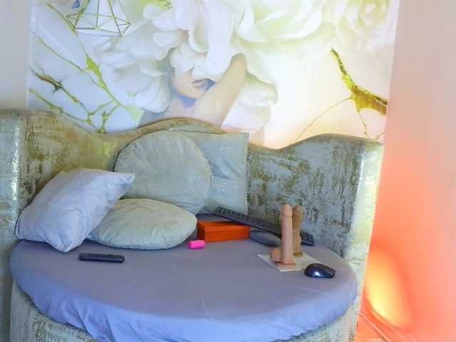 nylaroyale live cam on BongaCams