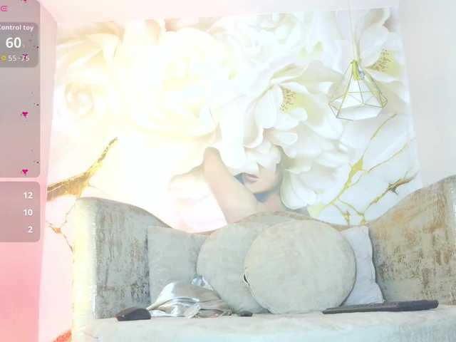 nylaroyale live cam on BongaCams