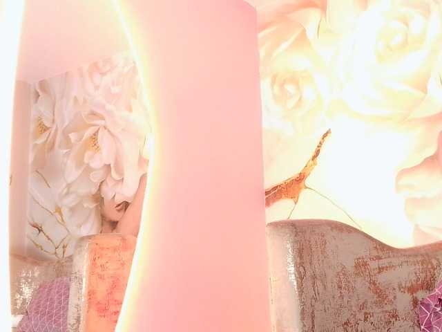 nylaroyale live cam on BongaCams