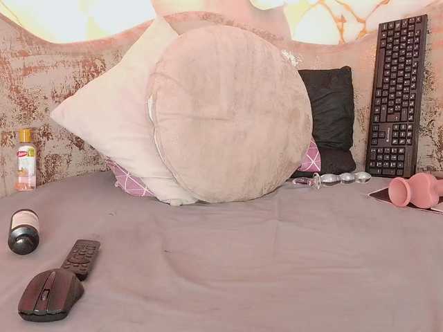 nylaroyale live cam on BongaCams