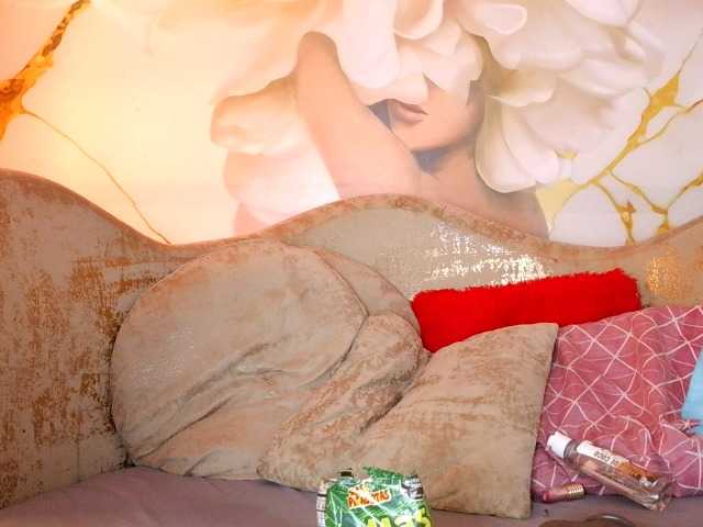 nylaroyale live cam on BongaCams