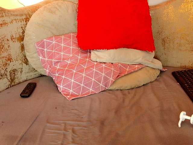 nylaroyale live cam on BongaCams