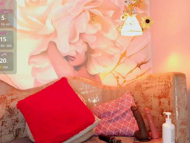 nylaroyale live cam on BongaCams