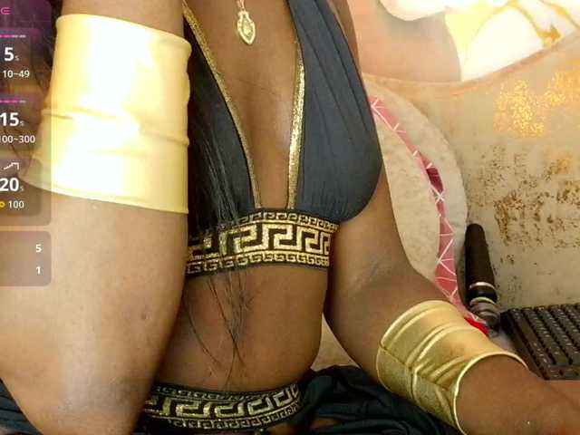 nylaroyale live cam on BongaCams