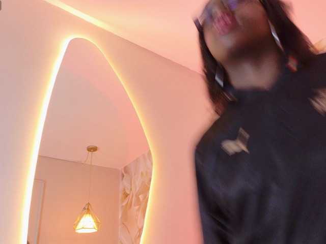 nylaroyale live cam on BongaCams