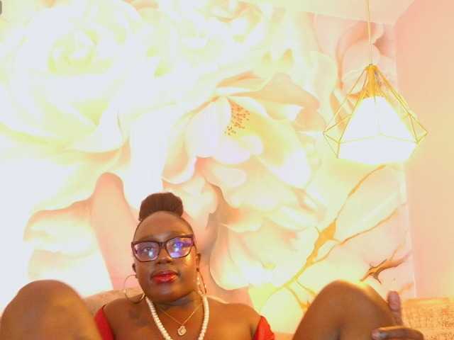 nylaroyale live webcam show