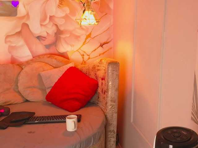 nylaroyale live cam on BongaCams