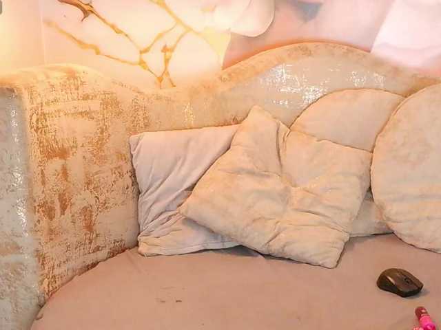 nylaroyale live cam on BongaCams