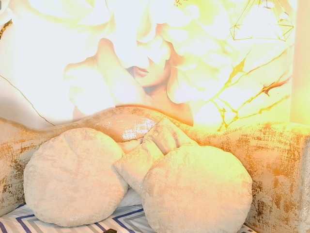 nylaroyale live cam on BongaCams