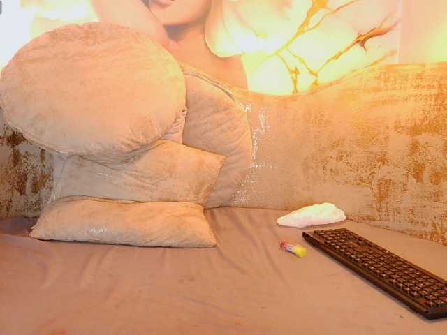 nylaroyale live cam on BongaCams