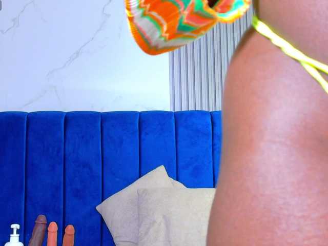 nylaroyale live cam on BongaCams