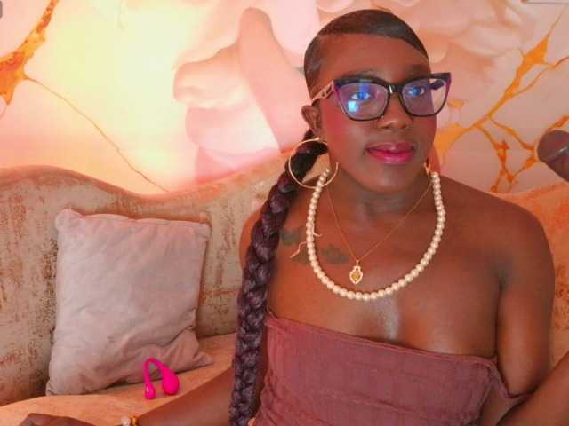 nylaroyale live webcam show
