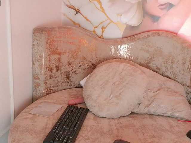 nylaroyale live cam on BongaCams