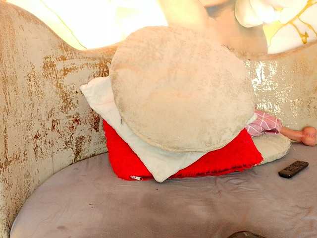 nylaroyale live cam on BongaCams