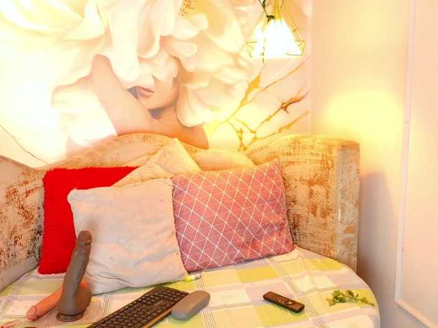 nylaroyale live cam on BongaCams