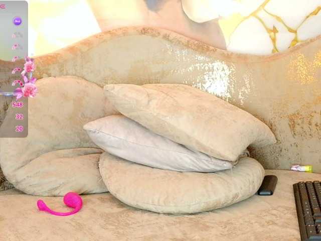 nylaroyale live cam on BongaCams