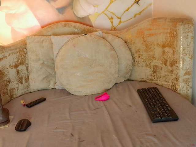 nylaroyale live cam on BongaCams