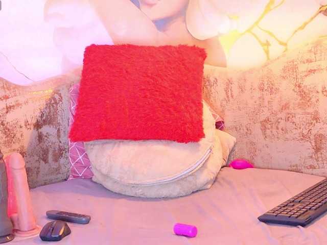 nylaroyale live cam on BongaCams