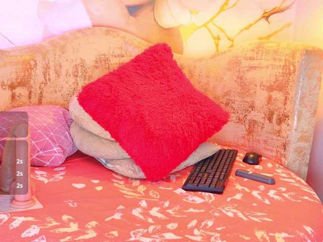 nylaroyale live cam on BongaCams