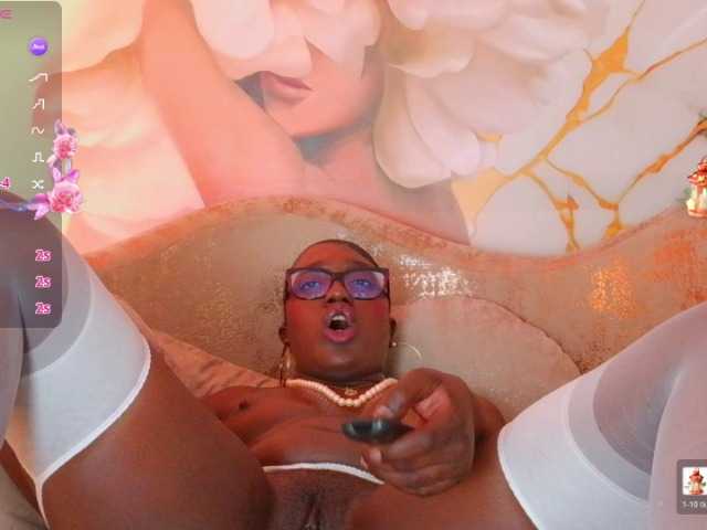 nylaroyale live webcam show