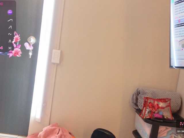 nylaroyale live cam on BongaCams