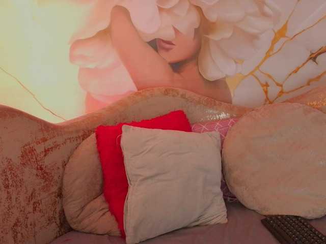 nylaroyale live cam on BongaCams