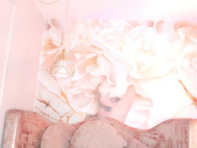 nylaroyale live cam on BongaCams