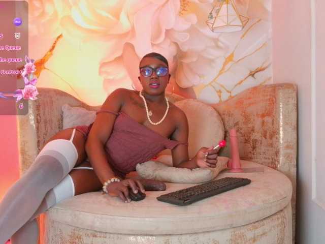 nylaroyale live cam on BongaCams