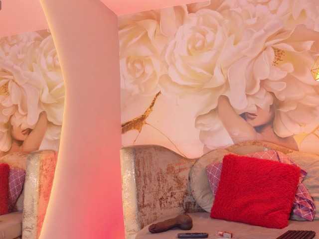 nylaroyale live cam on BongaCams