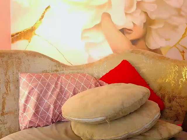 nylaroyale live cam on BongaCams