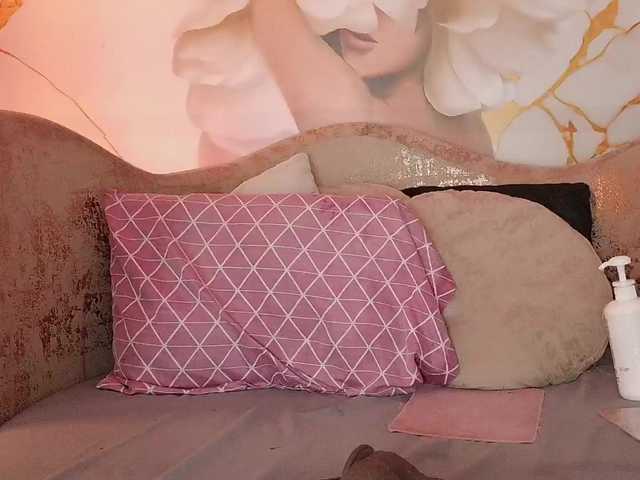 nylaroyale live cam on BongaCams